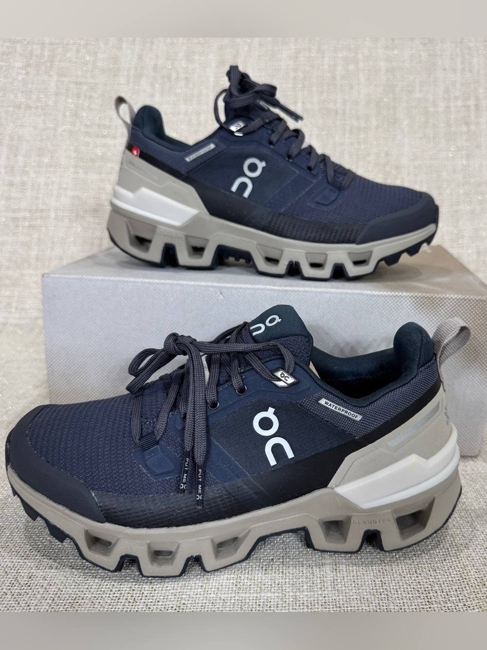 On Running Cloudwander Watetproof hiking running trail shoes NewRead Description